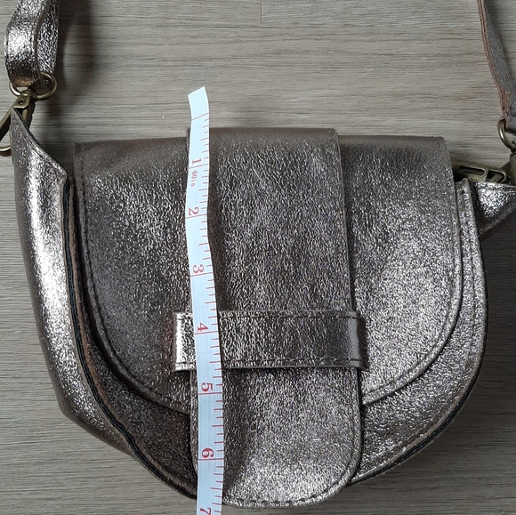 Metallic Bronze Saddle Bag - Picture 4 of 7
